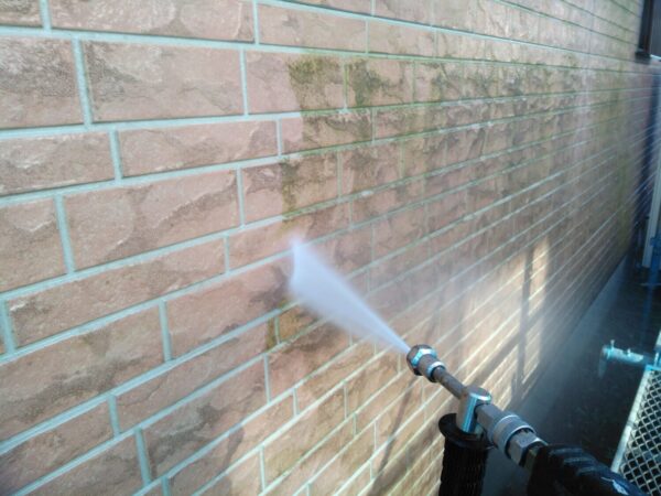 外壁塗装工事の高圧洗浄の必要性とは？｜詳しく解説